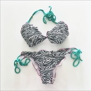 Vix Ruffled Triangle String Bikini Size Medium